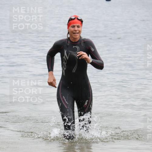 21.06.2025 - 27. Vierlanden-Triathlon Lena Gebhardt http://msf.ph/oto/8041781 15.06.2025 13:08:53 Schwimmen 1181, 1184, 1199 meine-sportfotos.de