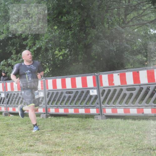 21.06.2025 - 27. Vierlanden-Triathlon KatJ http://msf.ph/oto/8041784 15.06.2025 14:36:21 Ziel 1290 meine-sportfotos.de