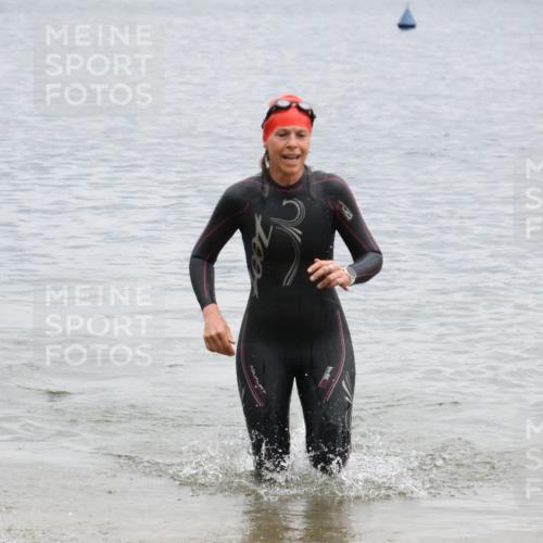 21.06.2025 - 27. Vierlanden-Triathlon Lena Gebhardt http://msf.ph/oto/8041785 15.06.2025 13:08:53 Schwimmen 1181, 1184, 1199 meine-sportfotos.de