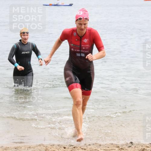 21.06.2025 - 27. Vierlanden-Triathlon Lena Gebhardt http://msf.ph/oto/8041788 15.06.2025 13:08:54 Schwimmen 1181, 1184, 1199 meine-sportfotos.de