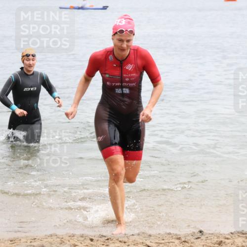 21.06.2025 - 27. Vierlanden-Triathlon Lena Gebhardt http://msf.ph/oto/8041791 15.06.2025 13:08:54 Schwimmen 1181, 1184, 1199 meine-sportfotos.de