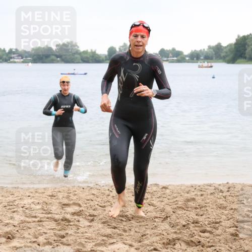 21.06.2025 - 27. Vierlanden-Triathlon Lena Gebhardt http://msf.ph/oto/8041813 15.06.2025 13:08:57 Schwimmen 1181, 1184, 1199 meine-sportfotos.de