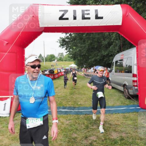 21.06.2025 - 27. Vierlanden-Triathlon MichiJ http://msf.ph/oto/8041814 15.06.2026 13:31:41 Ziel 161, 799, 968 meine-sportfotos.de