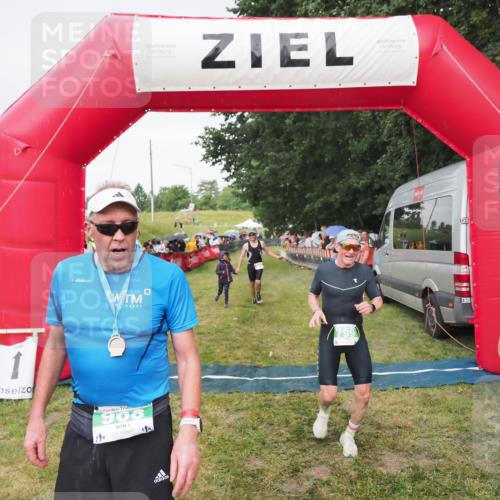 21.06.2025 - 27. Vierlanden-Triathlon MichiJ http://msf.ph/oto/8041816 15.06.2026 13:31:41 Ziel 161, 799, 968 meine-sportfotos.de