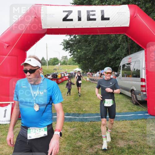 21.06.2025 - 27. Vierlanden-Triathlon MichiJ http://msf.ph/oto/8041818 15.06.2026 13:31:41 Ziel 161, 799, 968 meine-sportfotos.de