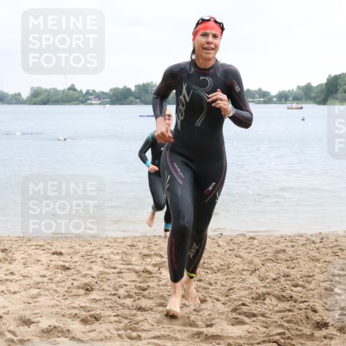21.06.2025 - 27. Vierlanden-Triathlon Lena Gebhardt http://msf.ph/oto/8041819 15.06.2025 13:08:58 Schwimmen 1181, 1184, 1199 meine-sportfotos.de