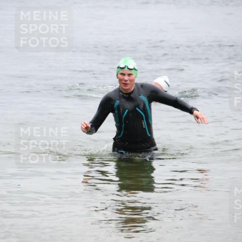 21.06.2025 - 27. Vierlanden-Triathlon Lena Gebhardt http://msf.ph/oto/8041832 15.06.2025 13:09:27 Schwimmen 1201 meine-sportfotos.de