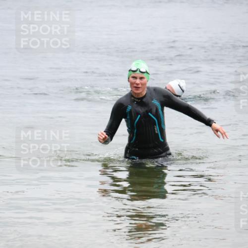 21.06.2025 - 27. Vierlanden-Triathlon Lena Gebhardt http://msf.ph/oto/8041834 15.06.2025 13:09:27 Schwimmen 1201 meine-sportfotos.de