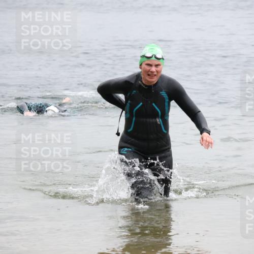21.06.2025 - 27. Vierlanden-Triathlon Lena Gebhardt http://msf.ph/oto/8041839 15.06.2025 13:09:31 Schwimmen 1201 meine-sportfotos.de