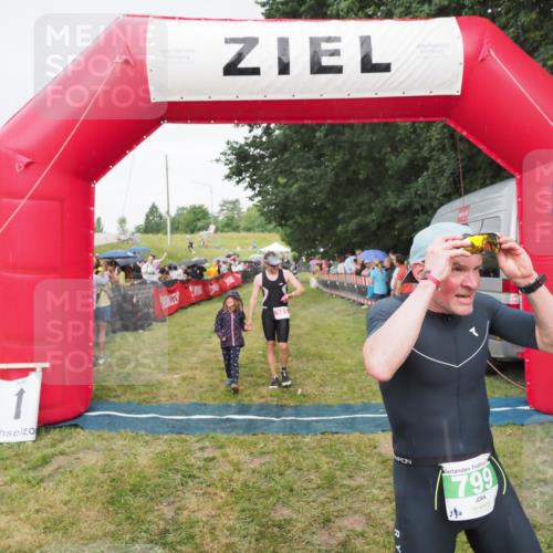 21.06.2025 - 27. Vierlanden-Triathlon MichiJ http://msf.ph/oto/8041840 15.06.2026 13:31:43 Ziel 161, 799, 968 meine-sportfotos.de