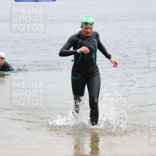 21.06.2025 - 27. Vierlanden-Triathlon Lena Gebhardt http://msf.ph/oto/8041843 15.06.2025 13:09:33 Schwimmen 1201 meine-sportfotos.de