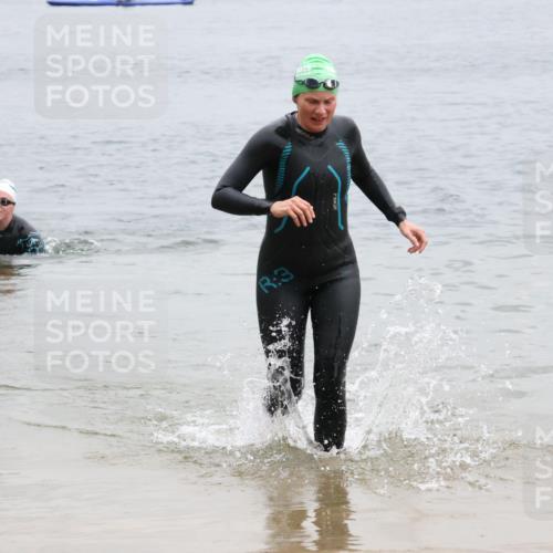 21.06.2025 - 27. Vierlanden-Triathlon Lena Gebhardt http://msf.ph/oto/8041845 15.06.2025 13:09:33 Schwimmen 1201 meine-sportfotos.de