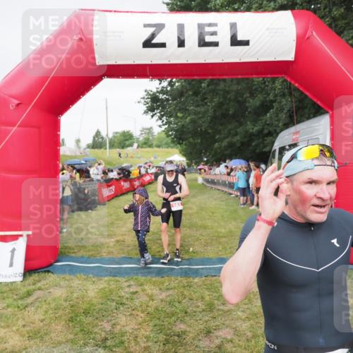 21.06.2025 - 27. Vierlanden-Triathlon MichiJ http://msf.ph/oto/8041851 15.06.2026 13:31:44 Ziel 161, 760, 799, 968 meine-sportfotos.de