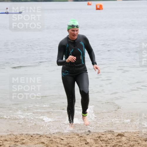21.06.2025 - 27. Vierlanden-Triathlon Lena Gebhardt http://msf.ph/oto/8041852 15.06.2025 13:09:34 Schwimmen 1201 meine-sportfotos.de