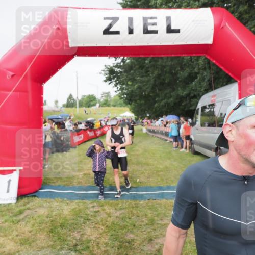 21.06.2025 - 27. Vierlanden-Triathlon MichiJ http://msf.ph/oto/8041857 15.06.2026 13:31:44 Ziel 161, 760, 799, 968 meine-sportfotos.de