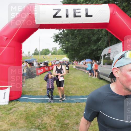 21.06.2025 - 27. Vierlanden-Triathlon MichiJ http://msf.ph/oto/8041859 15.06.2026 13:31:44 Ziel 161, 760, 799, 968 meine-sportfotos.de