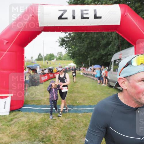 21.06.2025 - 27. Vierlanden-Triathlon MichiJ http://msf.ph/oto/8041864 15.06.2026 13:31:44 Ziel 161, 760, 799, 968 meine-sportfotos.de