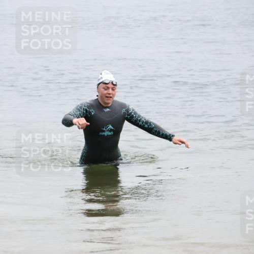 21.06.2025 - 27. Vierlanden-Triathlon Lena Gebhardt http://msf.ph/oto/8041867 15.06.2025 13:09:38 Schwimmen 1201 meine-sportfotos.de