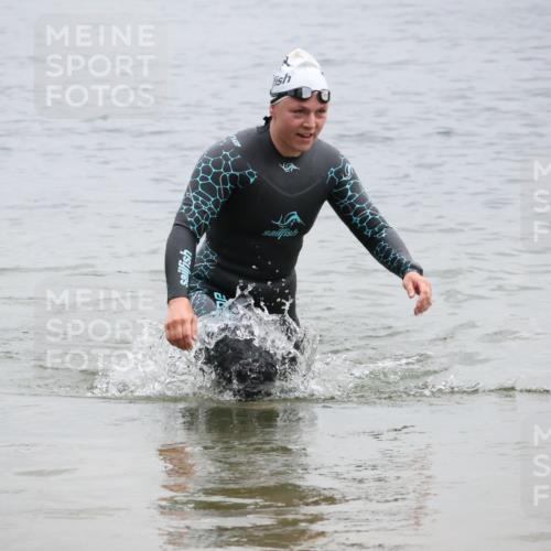 21.06.2025 - 27. Vierlanden-Triathlon Lena Gebhardt http://msf.ph/oto/8041869 15.06.2025 13:09:40 Schwimmen 1201 meine-sportfotos.de