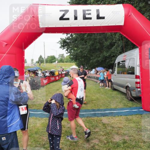 21.06.2025 - 27. Vierlanden-Triathlon MichiJ http://msf.ph/oto/8041873 15.06.2026 13:31:47 Ziel 161, 760, 799 meine-sportfotos.de