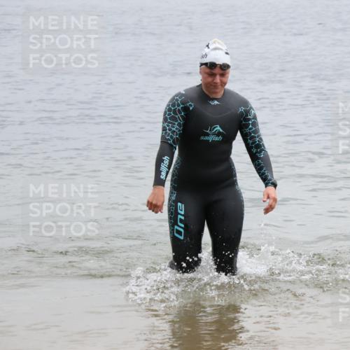 21.06.2025 - 27. Vierlanden-Triathlon Lena Gebhardt http://msf.ph/oto/8041876 15.06.2025 13:09:42 Schwimmen 1201, 1213 meine-sportfotos.de