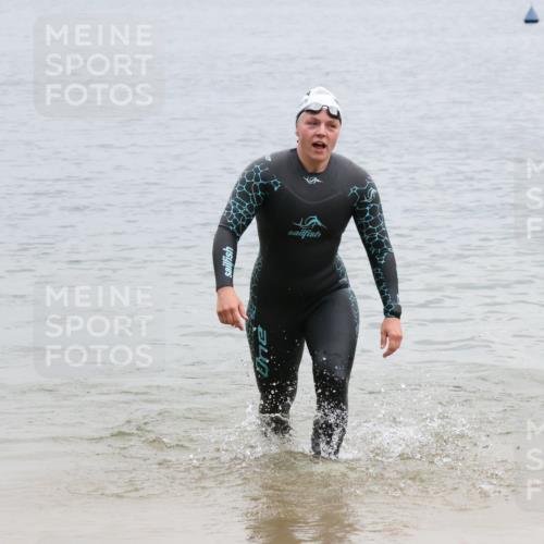 21.06.2025 - 27. Vierlanden-Triathlon Lena Gebhardt http://msf.ph/oto/8041879 15.06.2025 13:09:44 Schwimmen 1201, 1213 meine-sportfotos.de