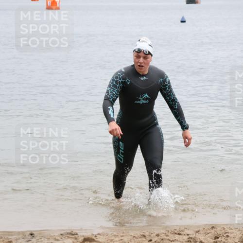 21.06.2025 - 27. Vierlanden-Triathlon Lena Gebhardt http://msf.ph/oto/8041881 15.06.2025 13:09:45 Schwimmen 1201, 1213 meine-sportfotos.de