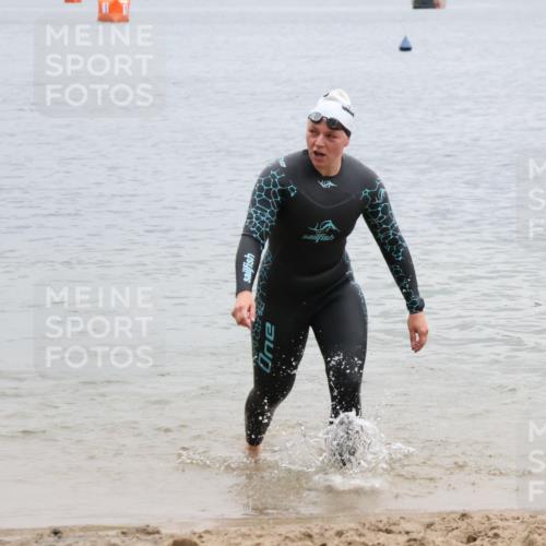 21.06.2025 - 27. Vierlanden-Triathlon Lena Gebhardt http://msf.ph/oto/8041883 15.06.2025 13:09:45 Schwimmen 1201, 1213 meine-sportfotos.de
