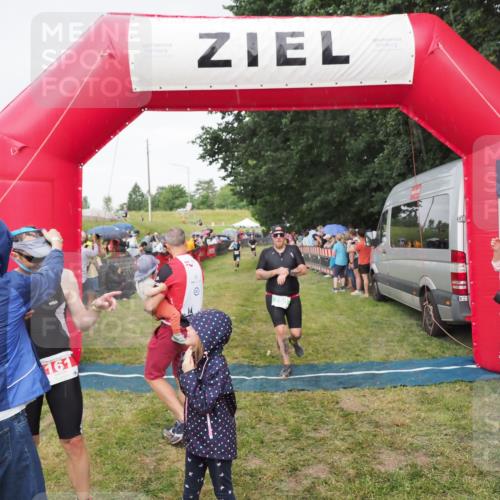 21.06.2025 - 27. Vierlanden-Triathlon MichiJ http://msf.ph/oto/8041884 15.06.2026 13:31:48 Ziel 161, 760 meine-sportfotos.de