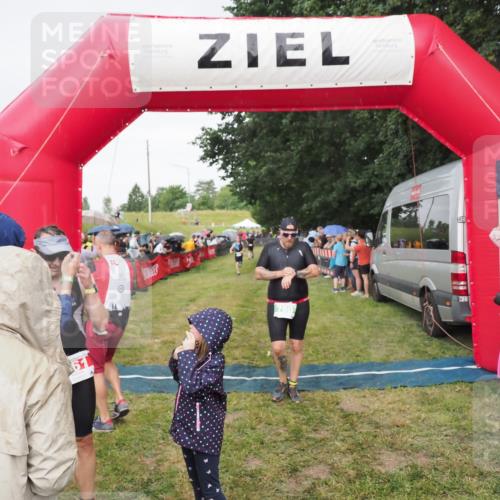 21.06.2025 - 27. Vierlanden-Triathlon MichiJ http://msf.ph/oto/8041894 15.06.2026 13:31:49 Ziel 161, 731, 760 meine-sportfotos.de