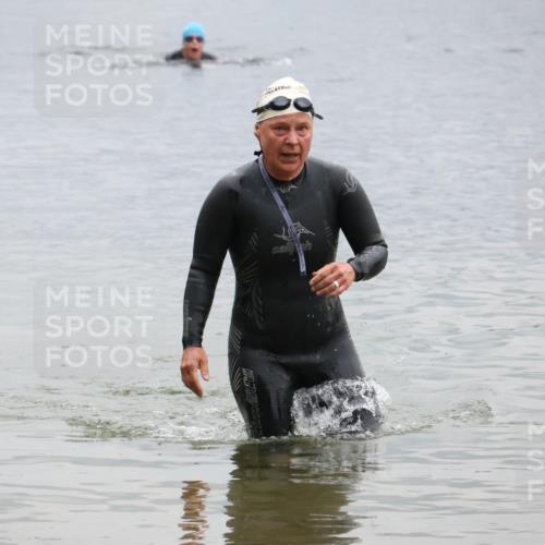 21.06.2025 - 27. Vierlanden-Triathlon Lena Gebhardt http://msf.ph/oto/8041898 15.06.2025 13:10:22 Schwimmen 1223 meine-sportfotos.de
