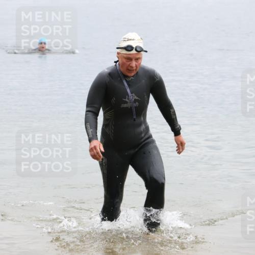 21.06.2025 - 27. Vierlanden-Triathlon Lena Gebhardt http://msf.ph/oto/8041904 15.06.2025 13:10:25 Schwimmen 1223 meine-sportfotos.de