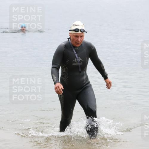 21.06.2025 - 27. Vierlanden-Triathlon Lena Gebhardt http://msf.ph/oto/8041905 15.06.2025 13:10:25 Schwimmen 1223 meine-sportfotos.de
