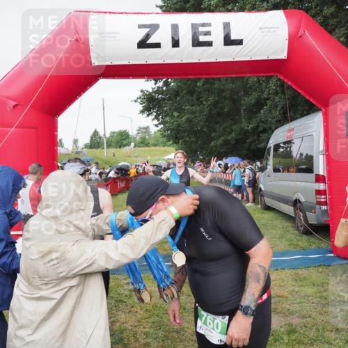 21.06.2025 - 27. Vierlanden-Triathlon MichiJ http://msf.ph/oto/8041906 15.06.2026 13:31:53 Ziel 731, 760 meine-sportfotos.de
