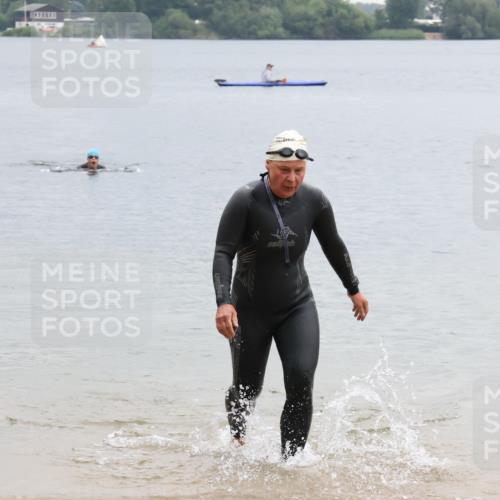 21.06.2025 - 27. Vierlanden-Triathlon Lena Gebhardt http://msf.ph/oto/8041907 15.06.2025 13:10:26 Schwimmen 1223 meine-sportfotos.de