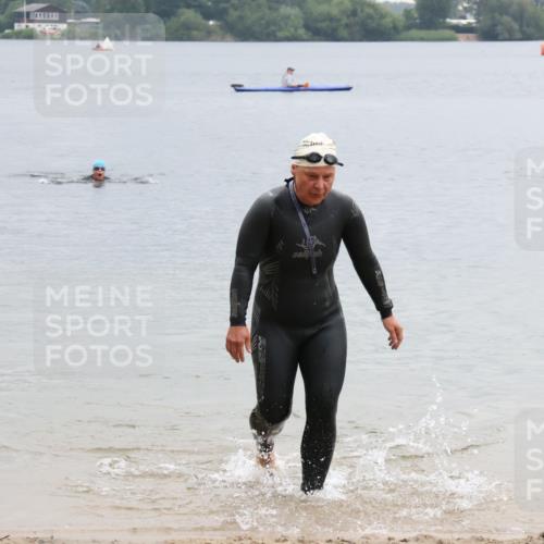 21.06.2025 - 27. Vierlanden-Triathlon Lena Gebhardt http://msf.ph/oto/8041909 15.06.2025 13:10:26 Schwimmen 1223 meine-sportfotos.de