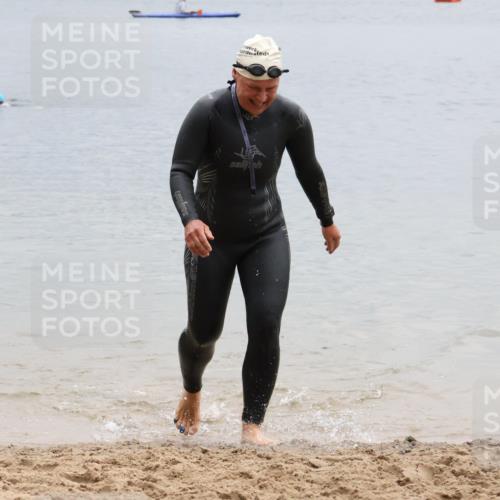 21.06.2025 - 27. Vierlanden-Triathlon Lena Gebhardt http://msf.ph/oto/8041911 15.06.2025 13:10:27 Schwimmen 1223 meine-sportfotos.de