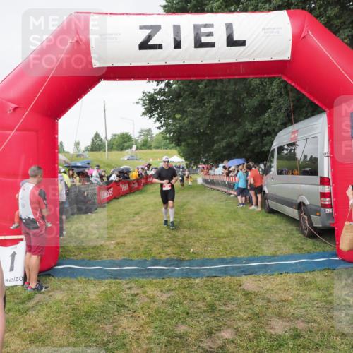 21.06.2025 - 27. Vierlanden-Triathlon MichiJ http://msf.ph/oto/8041913 15.06.2026 13:31:58 Ziel 30, 731 meine-sportfotos.de