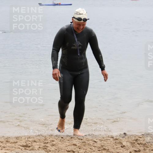 21.06.2025 - 27. Vierlanden-Triathlon Lena Gebhardt http://msf.ph/oto/8041914 15.06.2025 13:10:27 Schwimmen 1223 meine-sportfotos.de