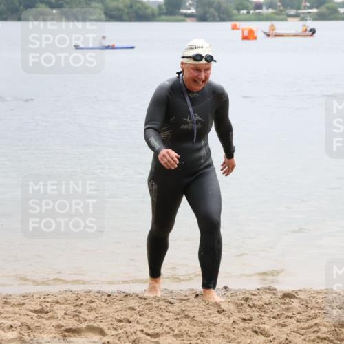 21.06.2025 - 27. Vierlanden-Triathlon Lena Gebhardt http://msf.ph/oto/8041915 15.06.2025 13:10:28 Schwimmen 1223 meine-sportfotos.de