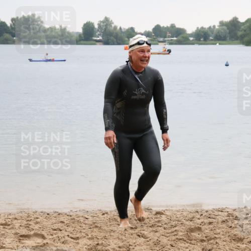 21.06.2025 - 27. Vierlanden-Triathlon Lena Gebhardt http://msf.ph/oto/8041919 15.06.2025 13:10:29 Schwimmen 1223 meine-sportfotos.de