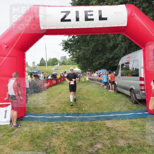21.06.2025 - 27. Vierlanden-Triathlon MichiJ http://msf.ph/oto/8041922 15.06.2026 13:31:58 Ziel 30, 731 meine-sportfotos.de