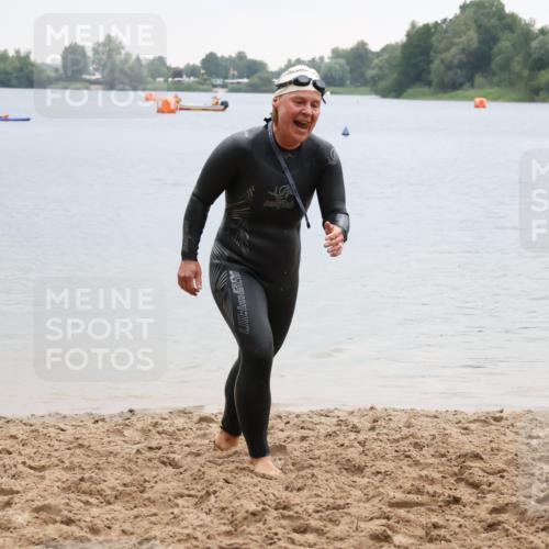 21.06.2025 - 27. Vierlanden-Triathlon Lena Gebhardt http://msf.ph/oto/8041923 15.06.2025 13:10:29 Schwimmen 1223 meine-sportfotos.de