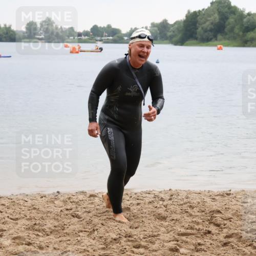 21.06.2025 - 27. Vierlanden-Triathlon Lena Gebhardt http://msf.ph/oto/8041925 15.06.2025 13:10:29 Schwimmen 1223 meine-sportfotos.de