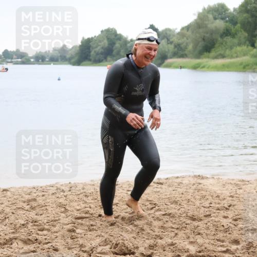 21.06.2025 - 27. Vierlanden-Triathlon Lena Gebhardt http://msf.ph/oto/8041929 15.06.2025 13:10:30 Schwimmen 1223 meine-sportfotos.de