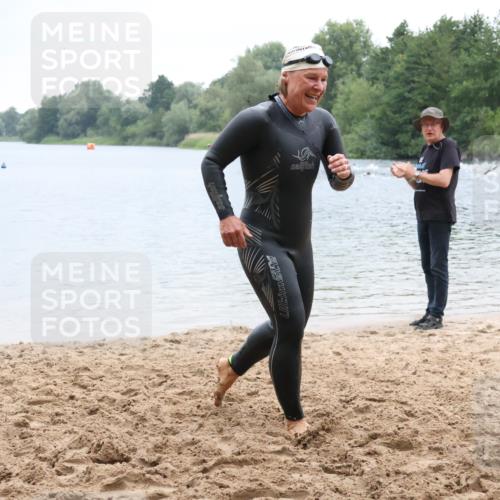 21.06.2025 - 27. Vierlanden-Triathlon Lena Gebhardt http://msf.ph/oto/8041930 15.06.2025 13:10:31 Schwimmen 1223 meine-sportfotos.de