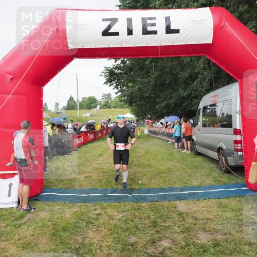 21.06.2025 - 27. Vierlanden-Triathlon MichiJ http://msf.ph/oto/8041933 15.06.2026 13:31:59 Ziel 30, 731 meine-sportfotos.de