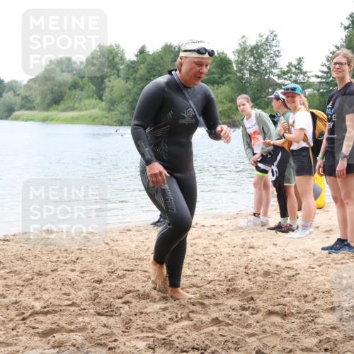21.06.2025 - 27. Vierlanden-Triathlon Lena Gebhardt http://msf.ph/oto/8041936 15.06.2025 13:10:32 Schwimmen 1223 meine-sportfotos.de
