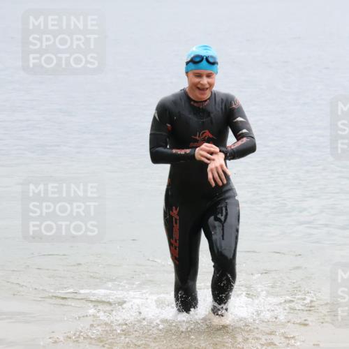 21.06.2025 - 27. Vierlanden-Triathlon Lena Gebhardt http://msf.ph/oto/8041942 15.06.2025 13:10:58 Schwimmen 1179 meine-sportfotos.de