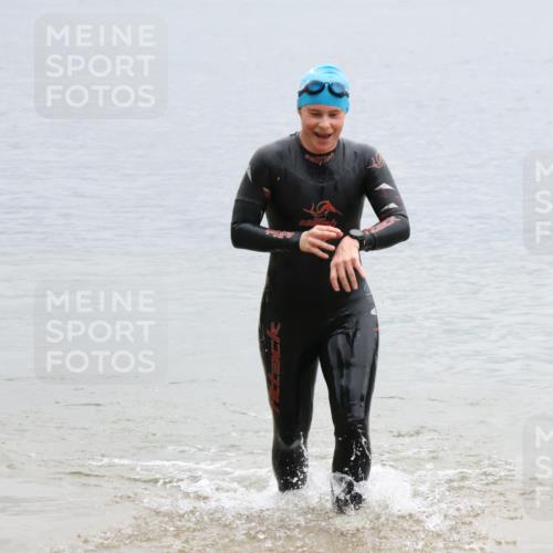 21.06.2025 - 27. Vierlanden-Triathlon Lena Gebhardt http://msf.ph/oto/8041943 15.06.2025 13:10:59 Schwimmen 1179 meine-sportfotos.de